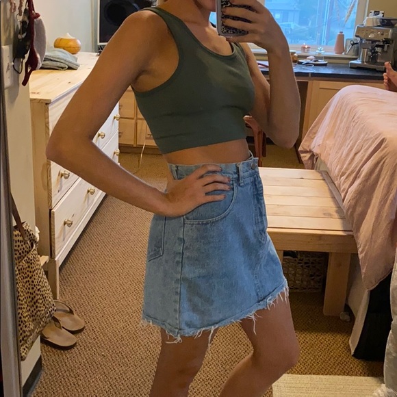 Vintage Guess denim mini skirt ⭐️ - Picture 4 of 8